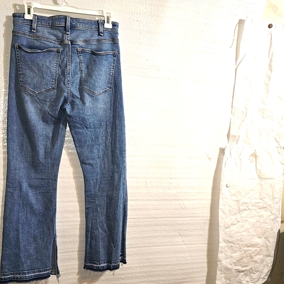 Abercrombie & Fitch High Rise Ankle Flare - Picture 8 of 14